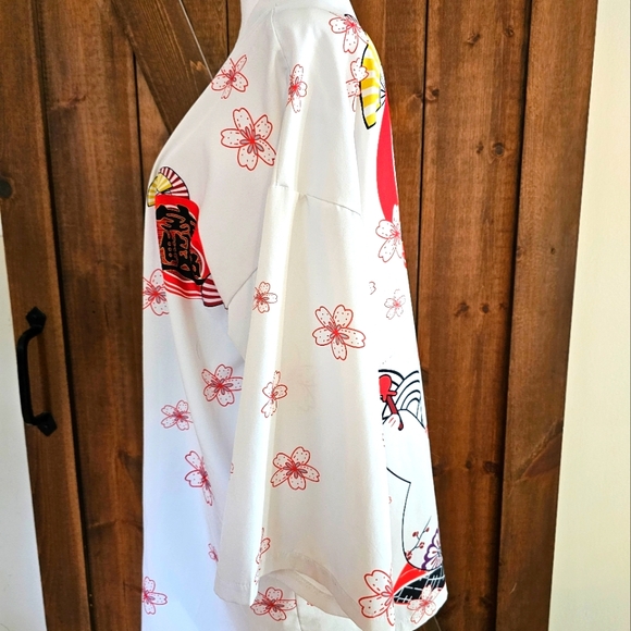 LAI MENG FIVE CATS KIMONO.  WHITE WITH CAT DETAIL ON BACK - Picture 2 of 7